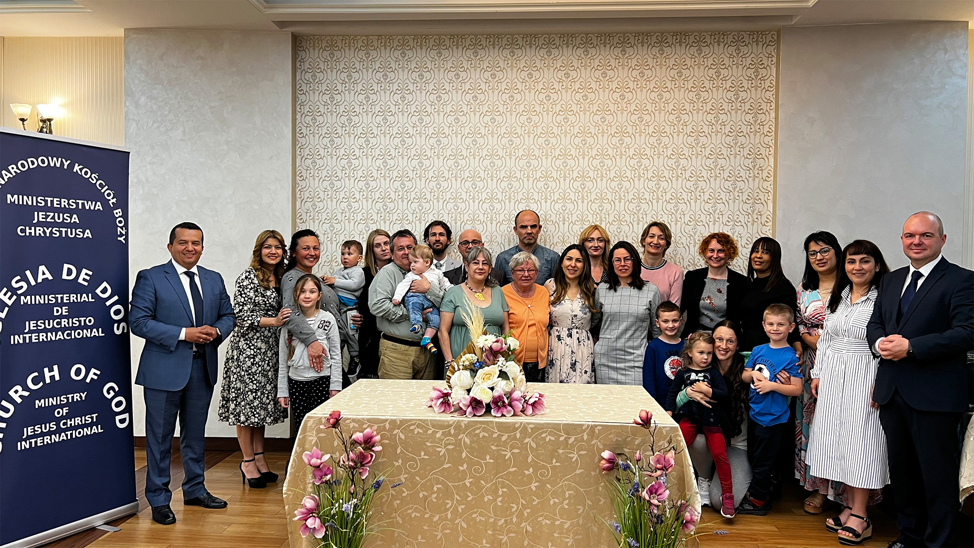 Fotos del segundo culto de enseñanza en Polonia Pabianice - Iglesia de Dios  Ministerial de Jesucristo Internacional - IDMJI